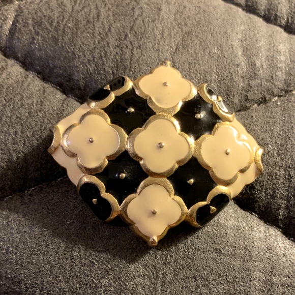Macy's Jewelry - Macys gold tone w cream and black quatrefoil diamond shaped brooch 2” pin